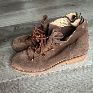 Hush Puppies Catelyn Hiker Brown Suede Hiking Boots size 9